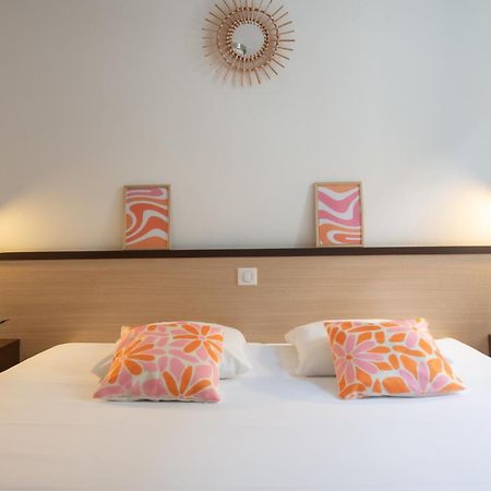 Logis Hotel Le Commerce Navarrenx Екстер'єр фото