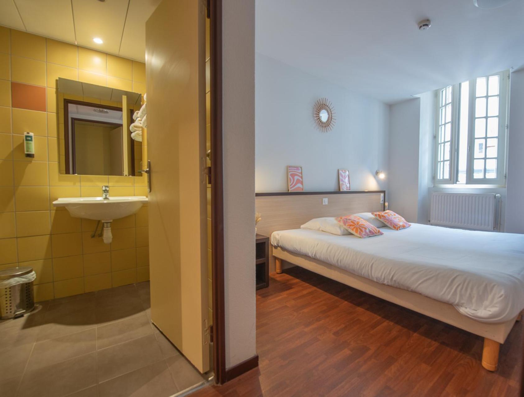 Logis Hotel Le Commerce Navarrenx Екстер'єр фото