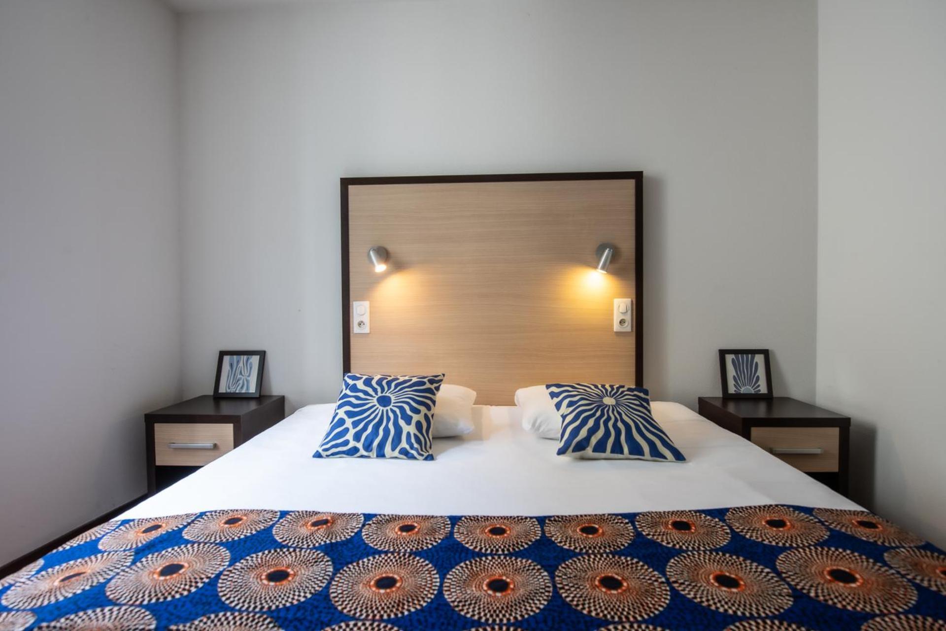 Logis Hotel Le Commerce Navarrenx Екстер'єр фото
