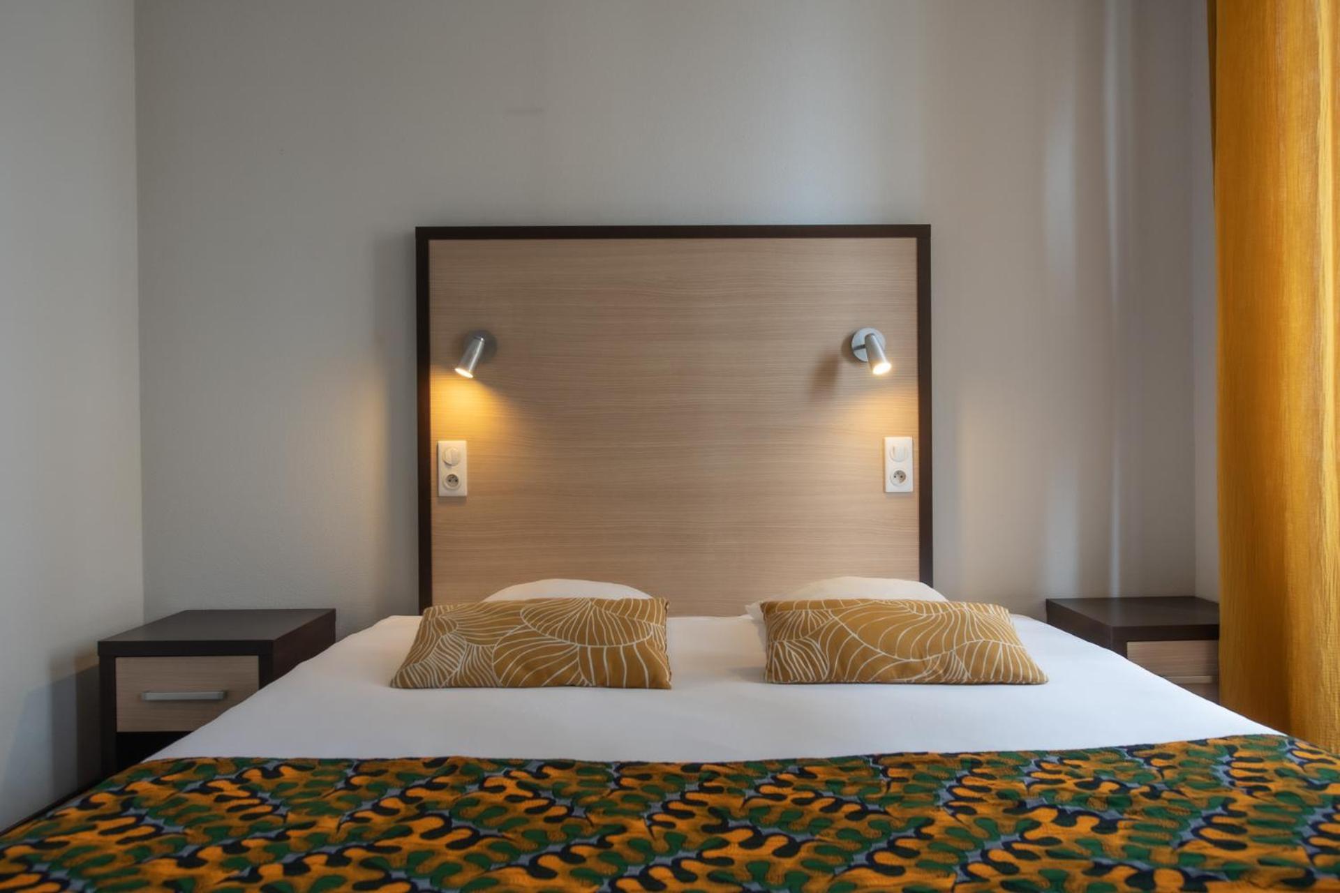 Logis Hotel Le Commerce Navarrenx Екстер'єр фото